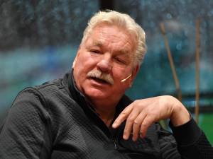 Briesende Frans van Seumeren krijgt tik op de vingers bij FC Utrecht: ‘In zijn emotie is hij te ver gegaan’