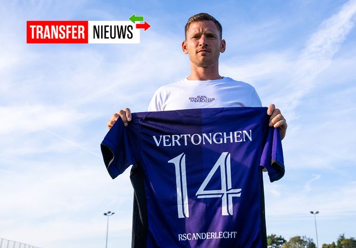 Jan Vertonghen poseert met z'n nieuwe shirt.