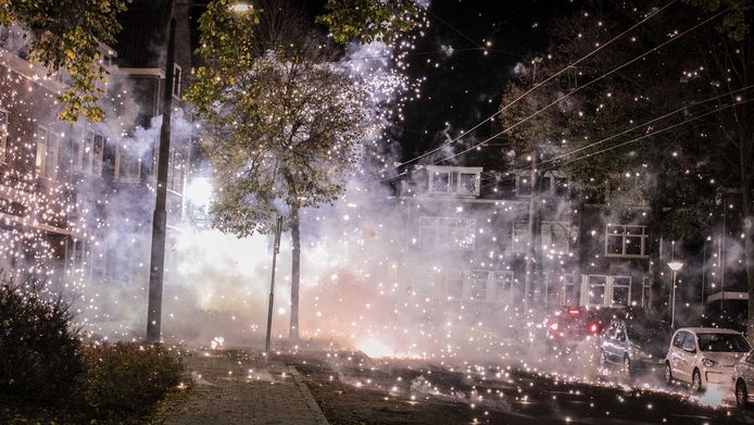 In november vorig jaar vonden in de Arnhemse wijk Geitenkamp rellen plaats toen de overheid een algeheel vuurwerkverbod had afgekondigd tijdens de feestdagen