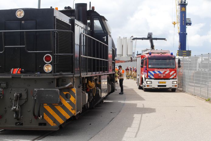 De trein vervoerde diesel op het moment dat het ongeluk gebeurde. Er zou geen lekkage zijn ontstaan.