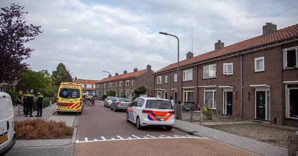 Kind met hoofdwond naar ziekenhuis na aanrijding met scooter