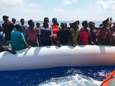 Italiaans reddingsschip haalt 85 bootmigranten uit de Middellandse Zee