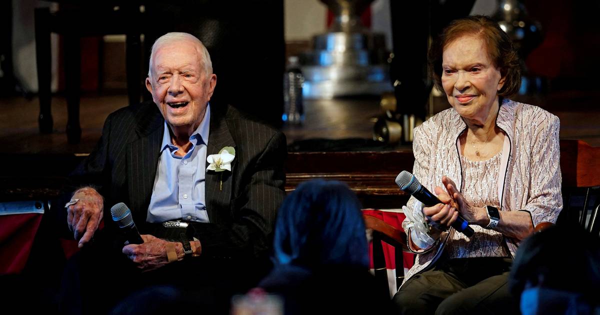 Exhausted former US President Jimmy Carter (98 years old) appears during the Peanut Festival |  outside