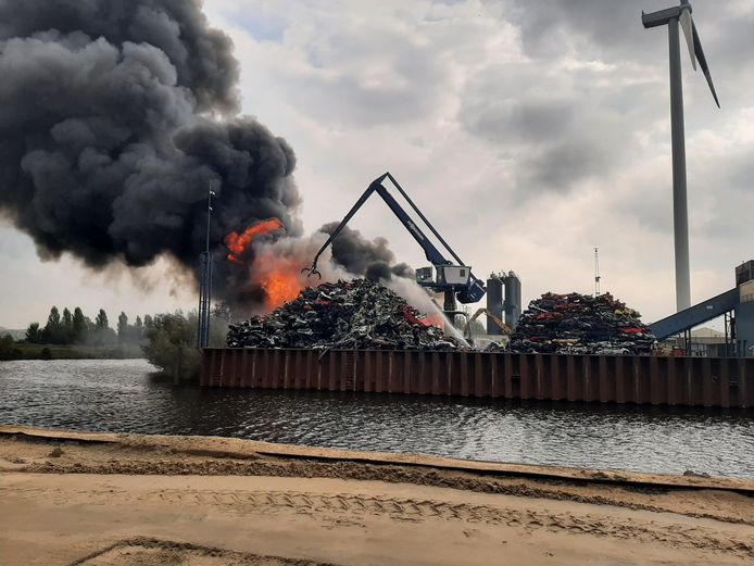 Grote brand bij AVI in Den Bosch