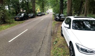Een berm vol auto's, maar parking in Ulvenhoutse Bos laat op zich wachten