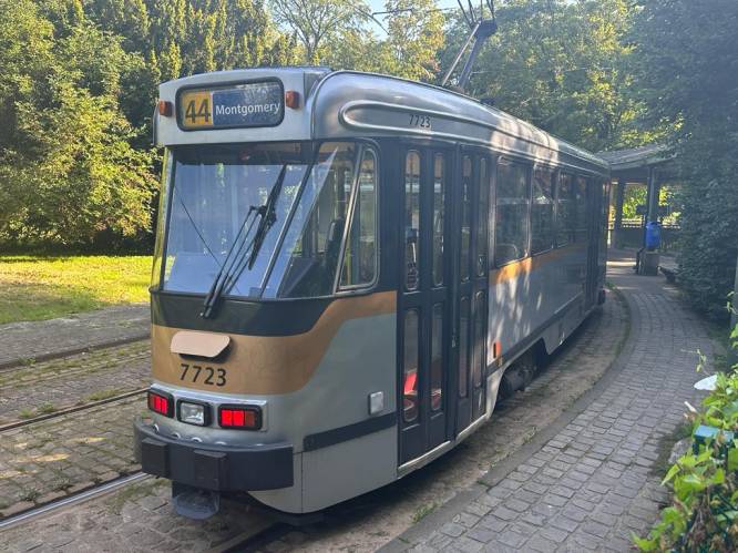 Tram ontspoord na aanrijding met vrachtwagen in Sint-Lambrechts-Woluwe: twee gewonden