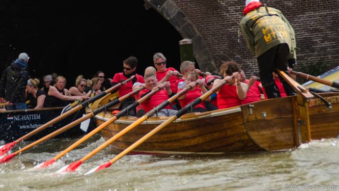 Opspattend water, zwetende roeiers: het is weer tijd voor de grachtenrace door Utrecht