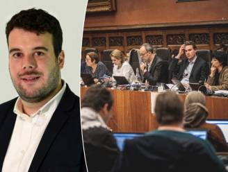 Hoofddoekendebat breekt gemeenteraadslid Mattias De Vuyst zuur op: Gentse liberaal uit fractie gezet