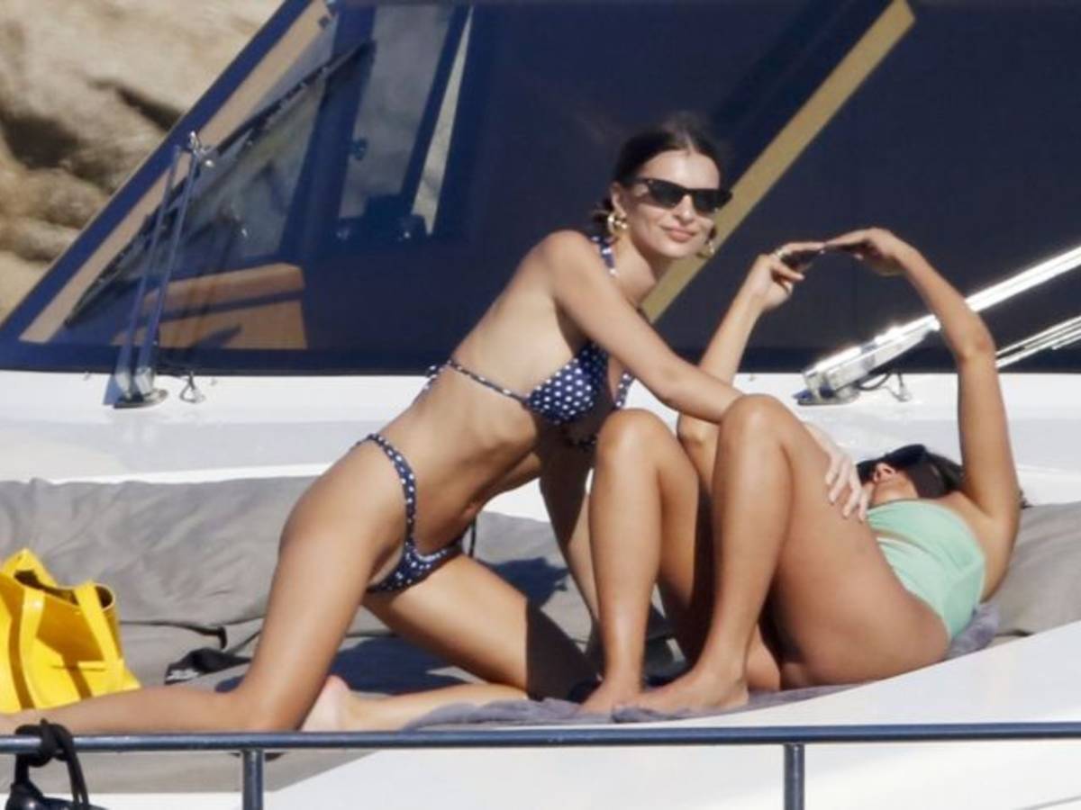 Zwoele beelden! Modellen Emily Ratajkowski en Gigi Hadid vieren vakantie op  luxejacht | Showbizz | hln.be