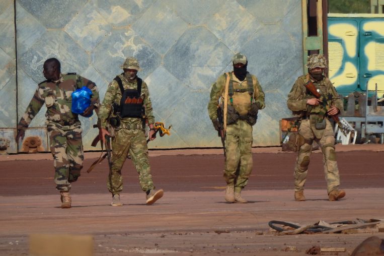 Drie Russische militairen van Wagner Groep actief in het noorden van Mali. De foto is afkomstig van het Franse leger.  Beeld AP