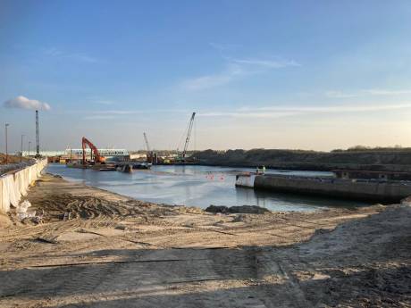Het gaat volgende week nog twee keer knallen op het sluizencomplex in Terneuzen