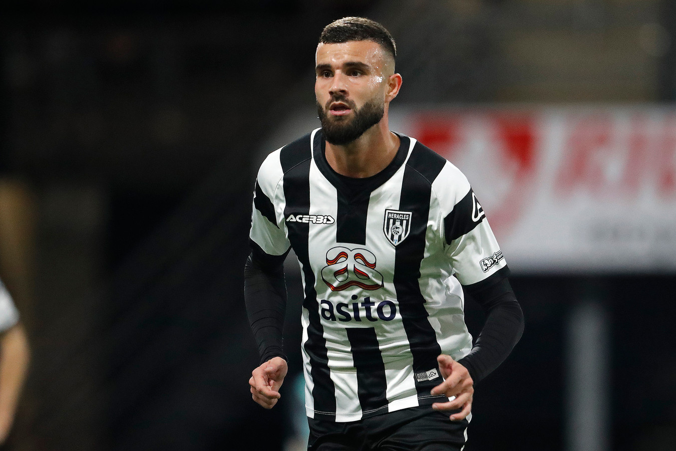 In principe staat Heracles niets in de weg om de speler aan het werk te laten gaan. Rai Vloet mag de strafzaak in vrijheid afwachten.
