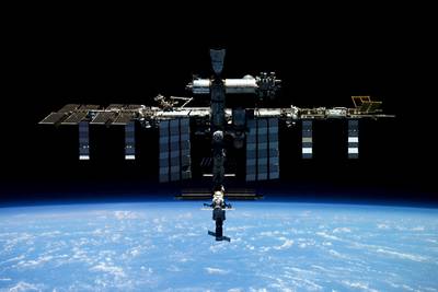 Russische ruimtecapsule voor gestrande bemanning aangekomen bij ISS
