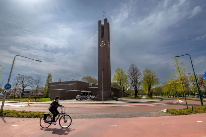 Kerkcentrum Open Hof, met de monumentale toren.