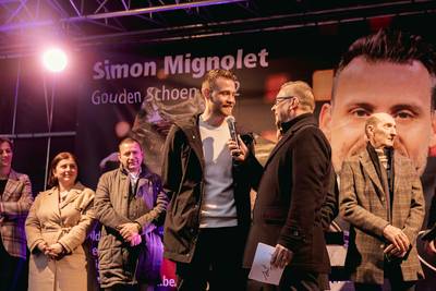 Gouden Schoen-winnaar Simon Mignolet wordt warm ontvangen door de Truienaars: “We zijn enorm fier”