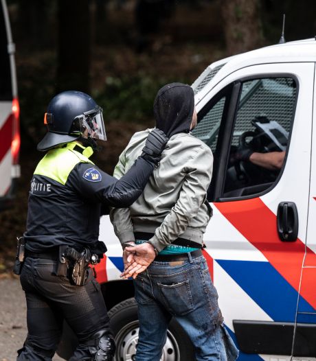 Half jaar cel, 50.000 euro ‘boete’ en stadionverboden na derbyrellen in Nijmegen: ‘Wie niet horen wil, moet maar voelen’