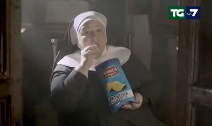 Katholieken in Italië zijn boos om chipsreclame met nonnen