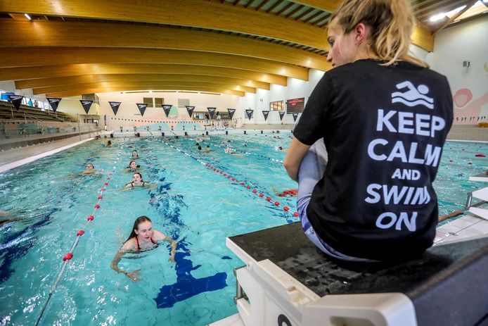 strijd gevaarlijk bende Zwembad Lago Olympia open tot middernacht | Brugge | pzc.nl
