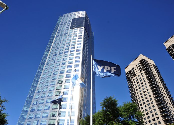Torre YPF, het hoofdkantoor van de Argentijnse staatsoliemaatschappij, werd ook door Pelli ontworpen.