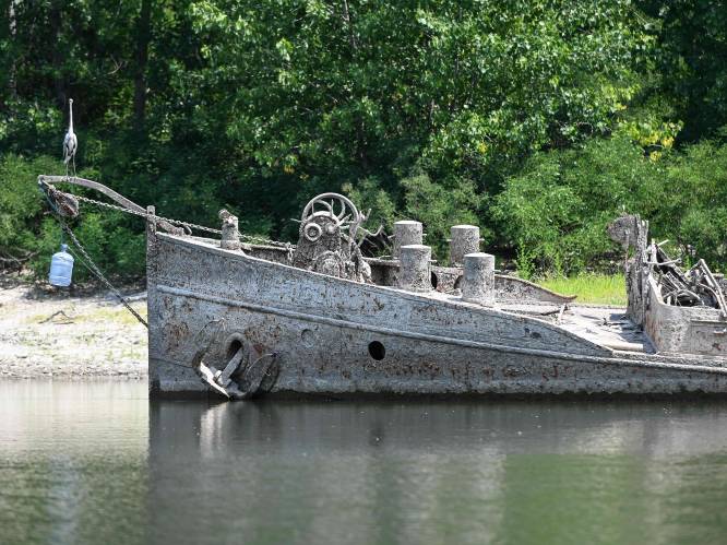 Laagste peil in 70 jaar van Italiës langste rivier legt scheepswrak uit Tweede Wereldoorlog bloot