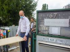 Le SPF Finances offre des biens aux victimes des inondations, le ministre Van Petegem présent à Seraing pour soutenir l’action