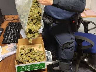 Politie vindt bij toeval grote hoeveelheid drugs in taxi