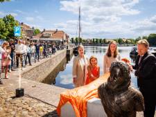 Borstbeeld Prins Maurits van Oranje aan de havenkolk toont zijn belang voor Blokzijl