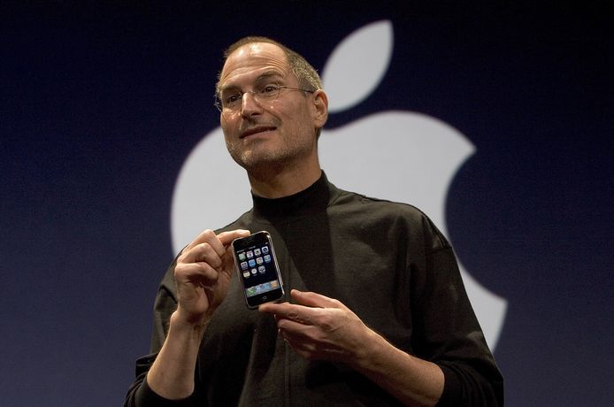 Steve Jobs onthulde de eerste iPhone in 2007.