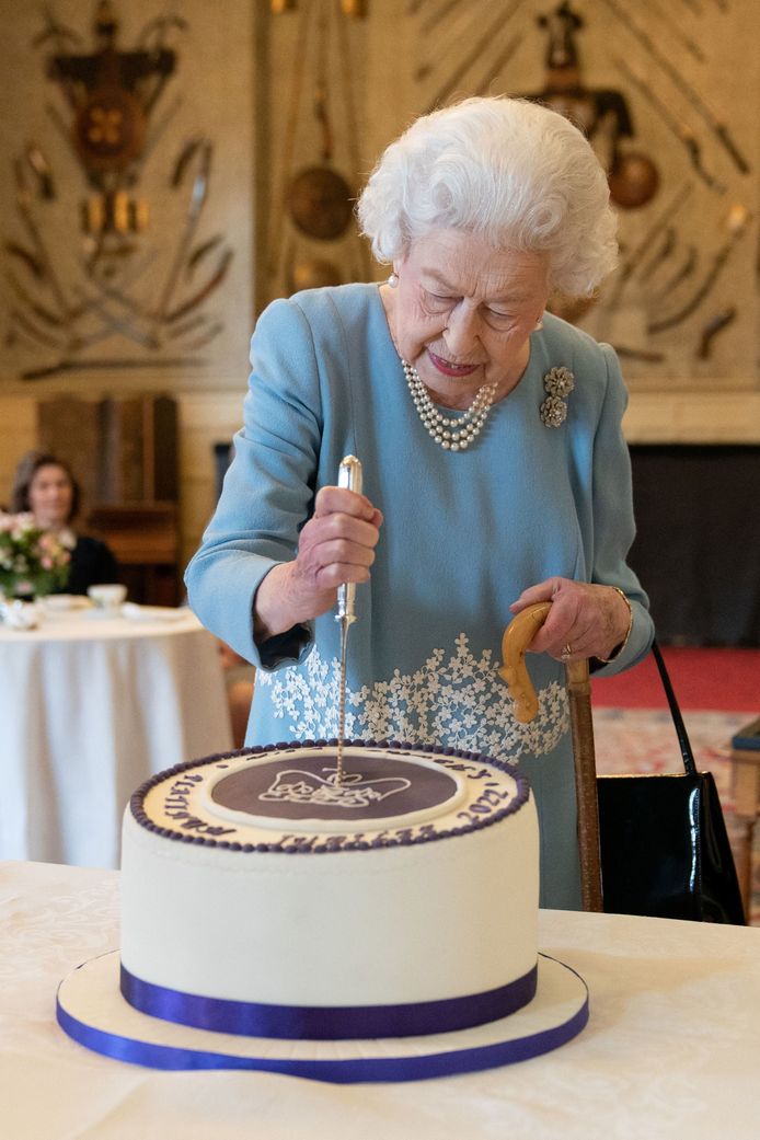 Gisteren mocht de Queen al een taart aansnijden ter ere van haar jubileum.