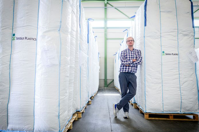 Managing director Thijs Wansink en zijn collega's krijgen het steeds drukker met de productie bij Seksui Kasei in Almelo.