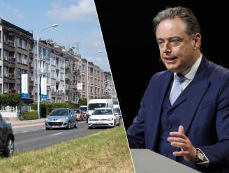 “Condooms slingerden er in het rond”: burgemeester De Wever sluit pand aan Bisschoppenhoflaan na klachten