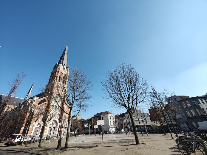 De ultrabreedhoekcamera vervormt het beeld erg langs de zijkanten van foto's.