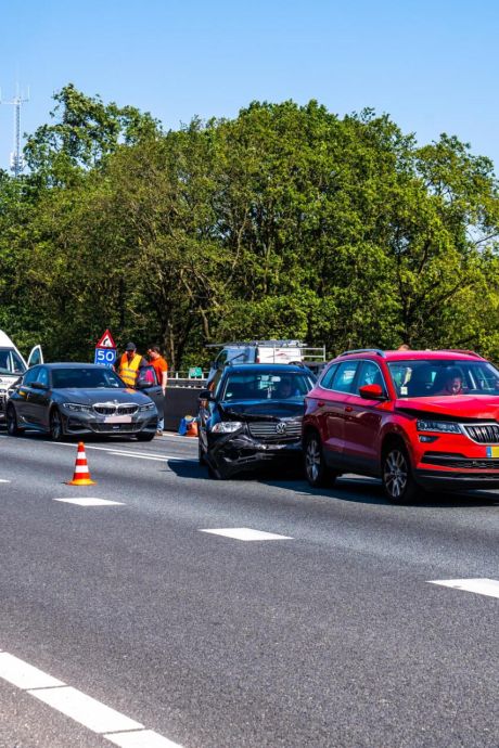 Zeven auto’s betrokken bij kettingbotsing op A67 bij Geldrop