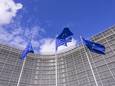 Europese vlaggen wapperen aan het Berlaymont-gebouw in Brussel.