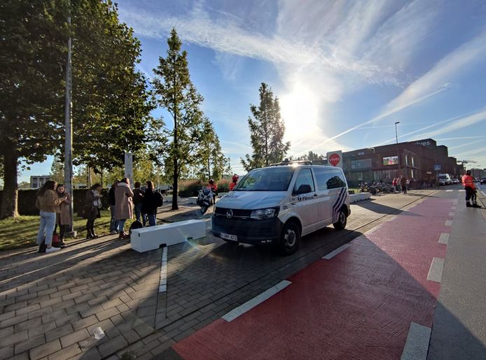 Groot alarm op de campus van Hogeschool Vives in Kortrijk, na de melding van 'een gewapende man'.