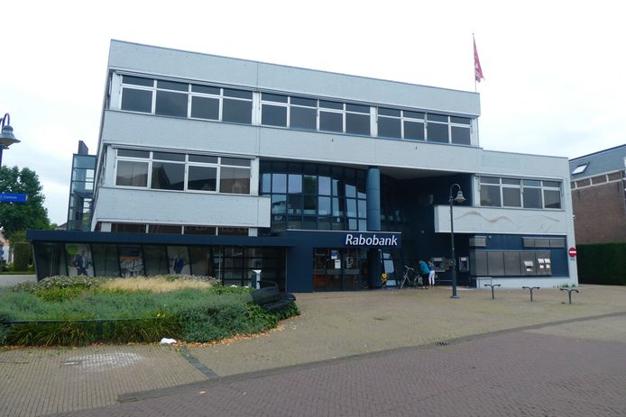 Het kantoor van de Rabobank aan de Stationstraat in Boxtel, waar 35 woningen in moeten komen.