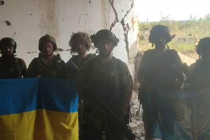 Oekraïense troepen hebben het dorpje Staromaiorske bevrijd, in het westen van de provincie Donetsk. Dat hebben de betrokken soldaten zelfs gezegd in een video, die door de Oekraïense president Volodymyr Zelensky gedeeld is op Telegram.