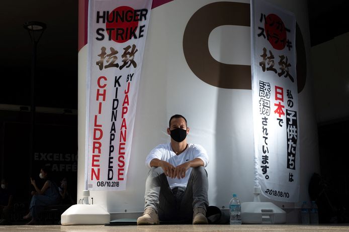 Un Français au Japon empêché de voir ses enfants depuis leur enlèvement par leur mère japonaise en 2018 a démarré une grève de la faim à Tokyo.