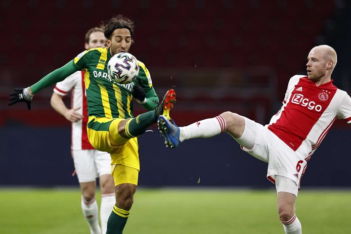 Nasser El Khayati gaat het duel met Davy Klaassen niet uit de weg. De middenvelder kan voor het eerst sinds Ajax-uit weer bij ADO Den Haag meedoen. ,,Het was heel irritant om duels thuis te moeten bekijken.”