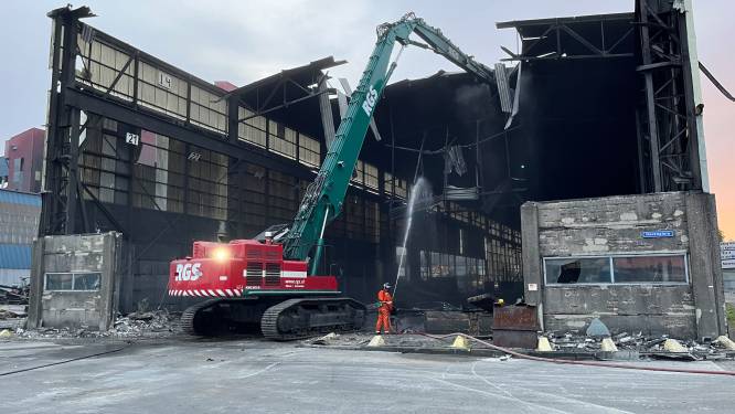 Grootste klus ooit voor Rijssense slopers, megabedrijf van 25.000 ton staal in de Botlek: ‘Elk gebouw is een apart project’ 