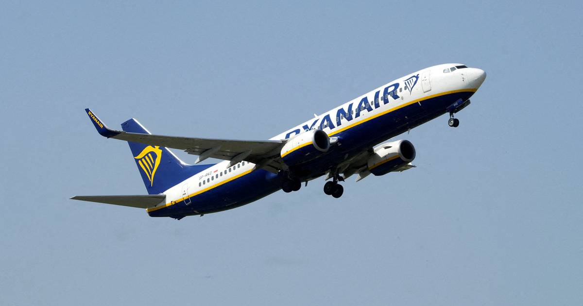 Ryanair размещает огромный заказ на 300 самолетов у Boeing |  Новости