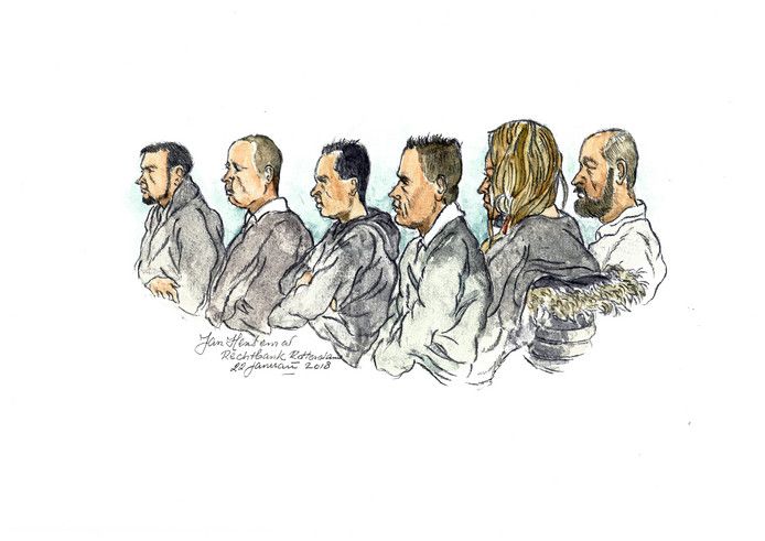 De verdachten van de martelzaak. Lionel van G., Jerry den B., Jaap S., Tommie M., Denise K. en Richard B. (vlnr).