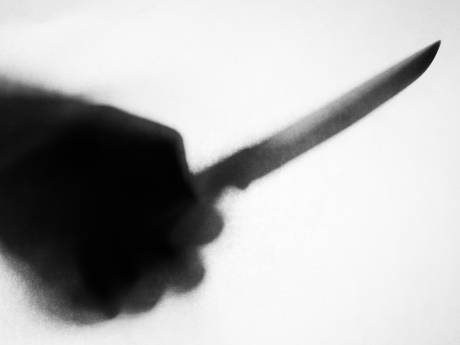‘Ik steek je kapot’, roept vrouw (34) tegen buurman, terwijl de afwas binnen op haar ligt te wachten