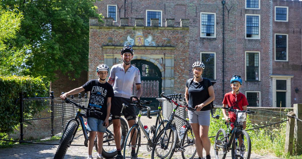 Duits gezin geniet in Renesse: ‘De fietsen gaan altijd mee op vakantie’