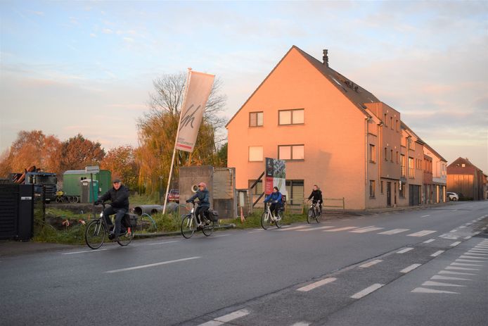 Vanaf woensdag kunnen enkel fietsers en voetgangers nog passeren op de Assenedesteenweg ter hoogte van de Kattenhoek.