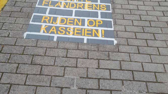 Gemeente verjaagt wielertoeristen op ludieke manier van voetpad op Nokereberg
