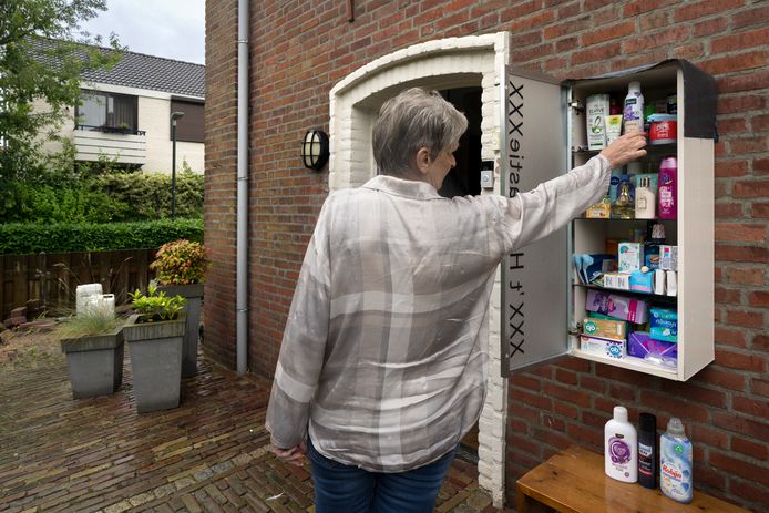 In t Hulpkastje van Carina staan gratis zorgproducten voor mensen  