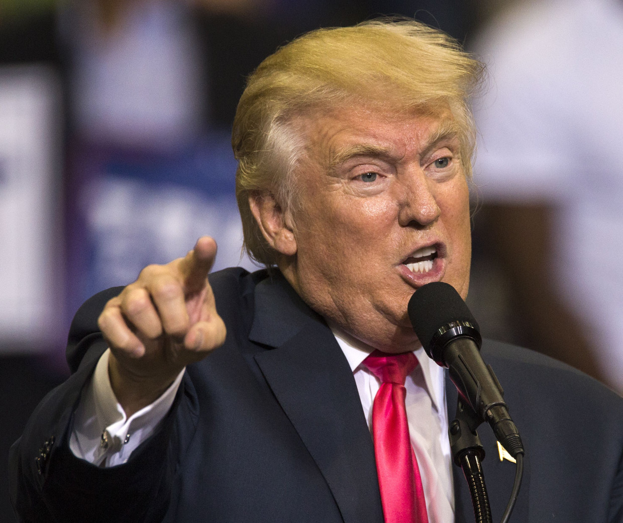 Donald Trump tijdens een campagnetoespraak in Florida, woensdag. Hij ontkende dat zijn campagne in de problemen zit. Volgens de Republikeinse presidentskandidaat is de 