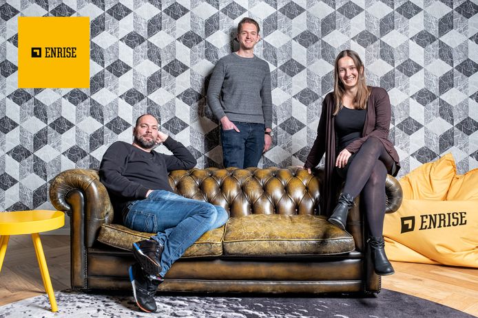 Eigenaar Hermen Heinen (links), developer Victor Vermeulen en product-owner Barbara Abspoel: ‘Problemen lossen we als team op, niet via andere kanalen in het bedrijf, al werken we soms samen met andere teams’.