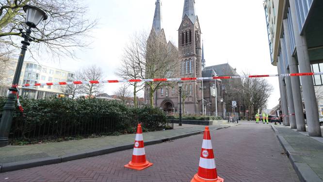 Reparatie voor wiebelende kerktorens en kan ADO na storm nog wel in eigen stadion spelen?